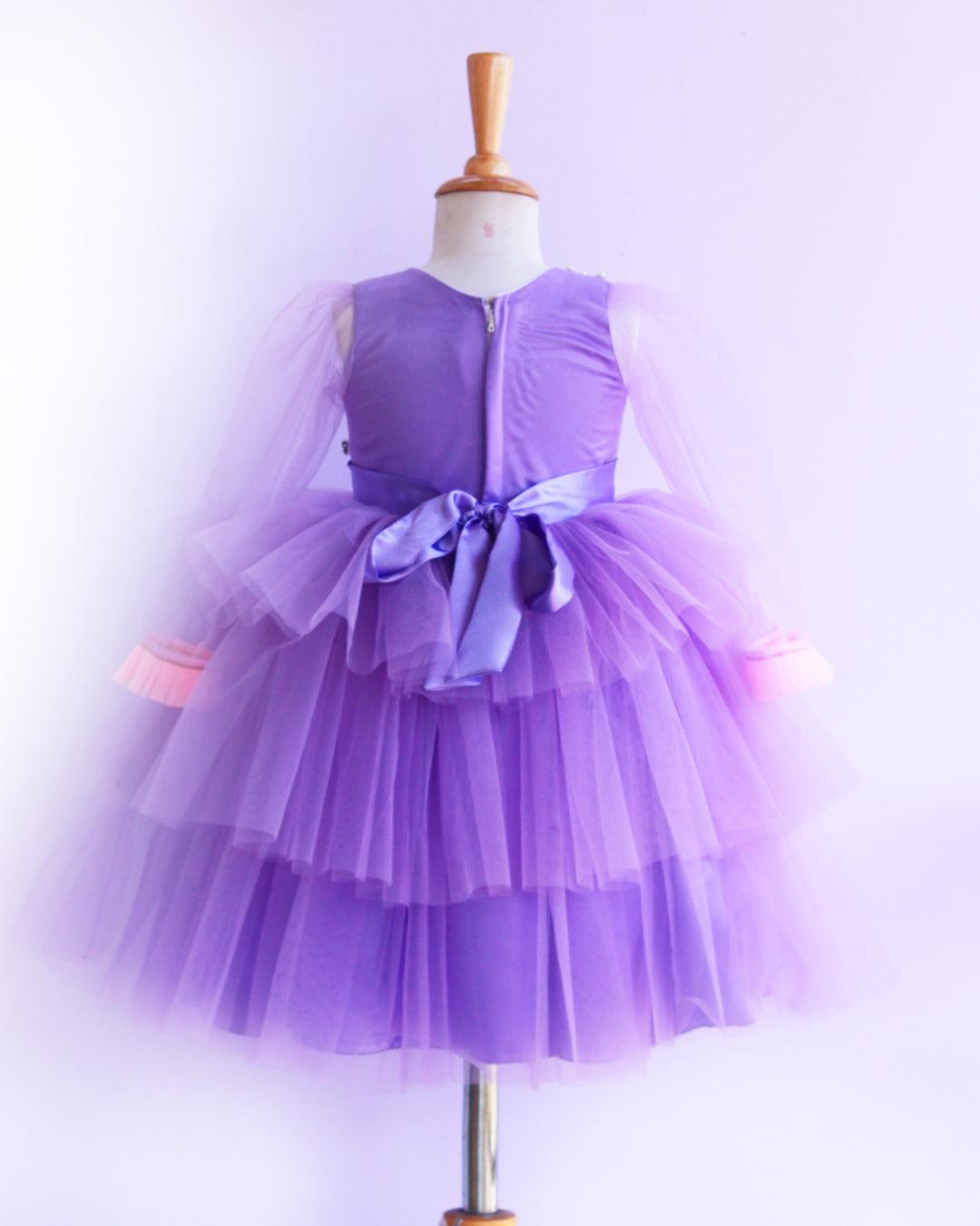 Lavender Butterfly Applique step Frock.
Material: Lavender Shade Butterfly Applique three step frock.Premium quality lilac colour satin is used as the lining and lavender colour nylon net is used in three