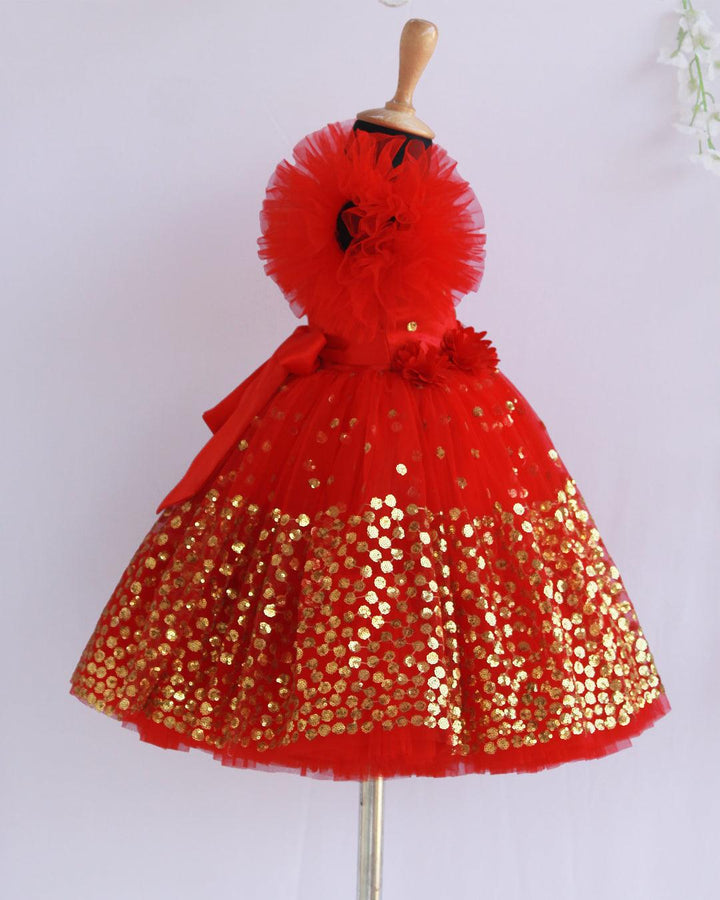 Red Shade Heavy Sequins Party wear Flower Frock
Material :Red colour heavy sequins fabric net is used in the upper portion of the skirt.In the second layer pleated net is used for the grand and puffy look.preamiu
