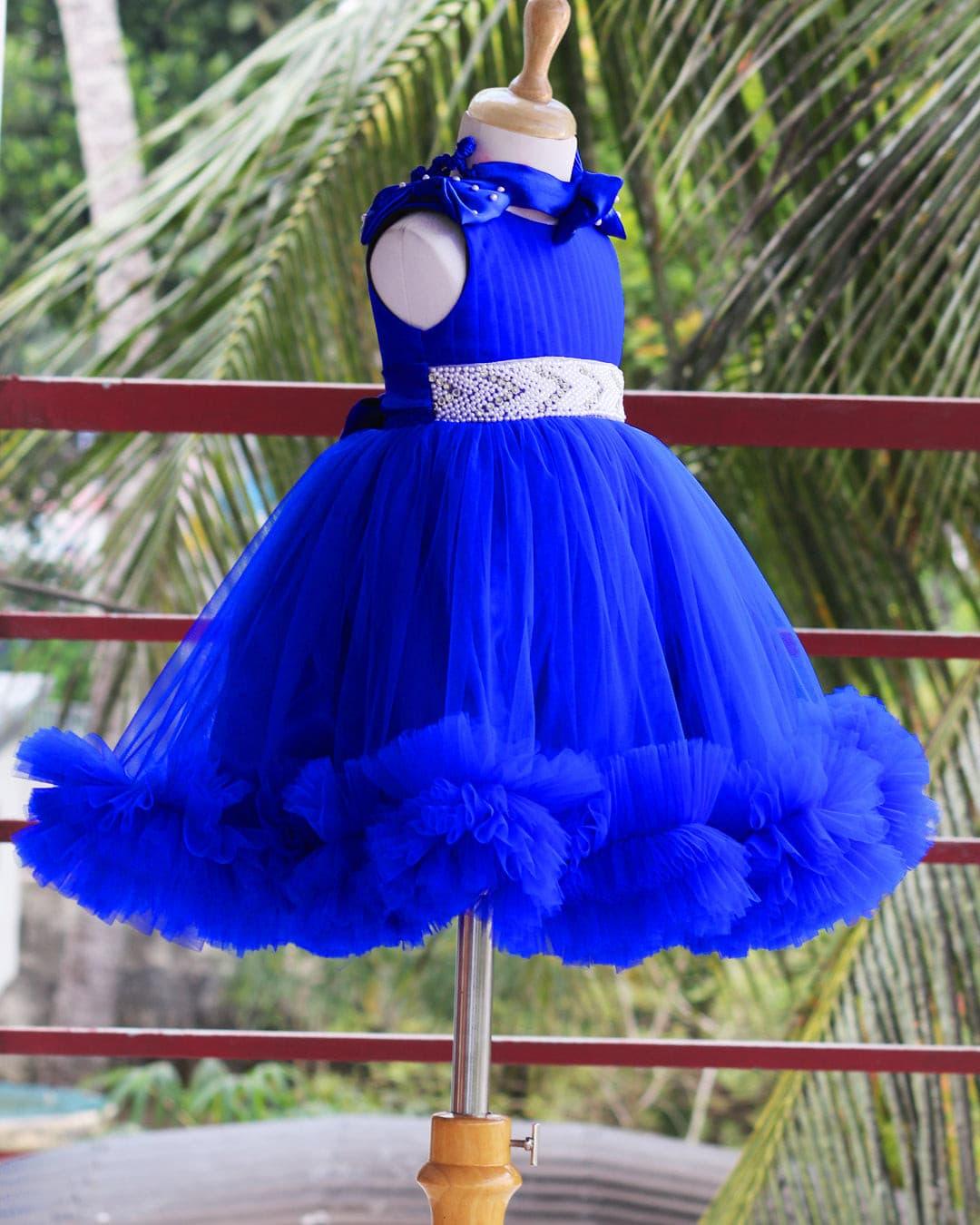 Royalblue Ruffled Pleated Bow Frock
Material: Royal blue nylon mono net with inner portion is covered with premium ultra satin and white cotton lining.
Colour: Royalblue | Sleeve Type: Sleeveless | It
