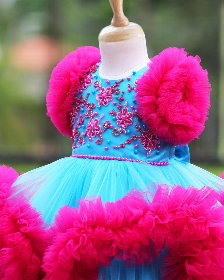Skyblue & Magenta Heavy Handwork Ruffled Frock



Material: Sky blue and magenta colour nylon net material is used in the upper portion and we are using Heavy quality ultra satin as the primary lining.This satin